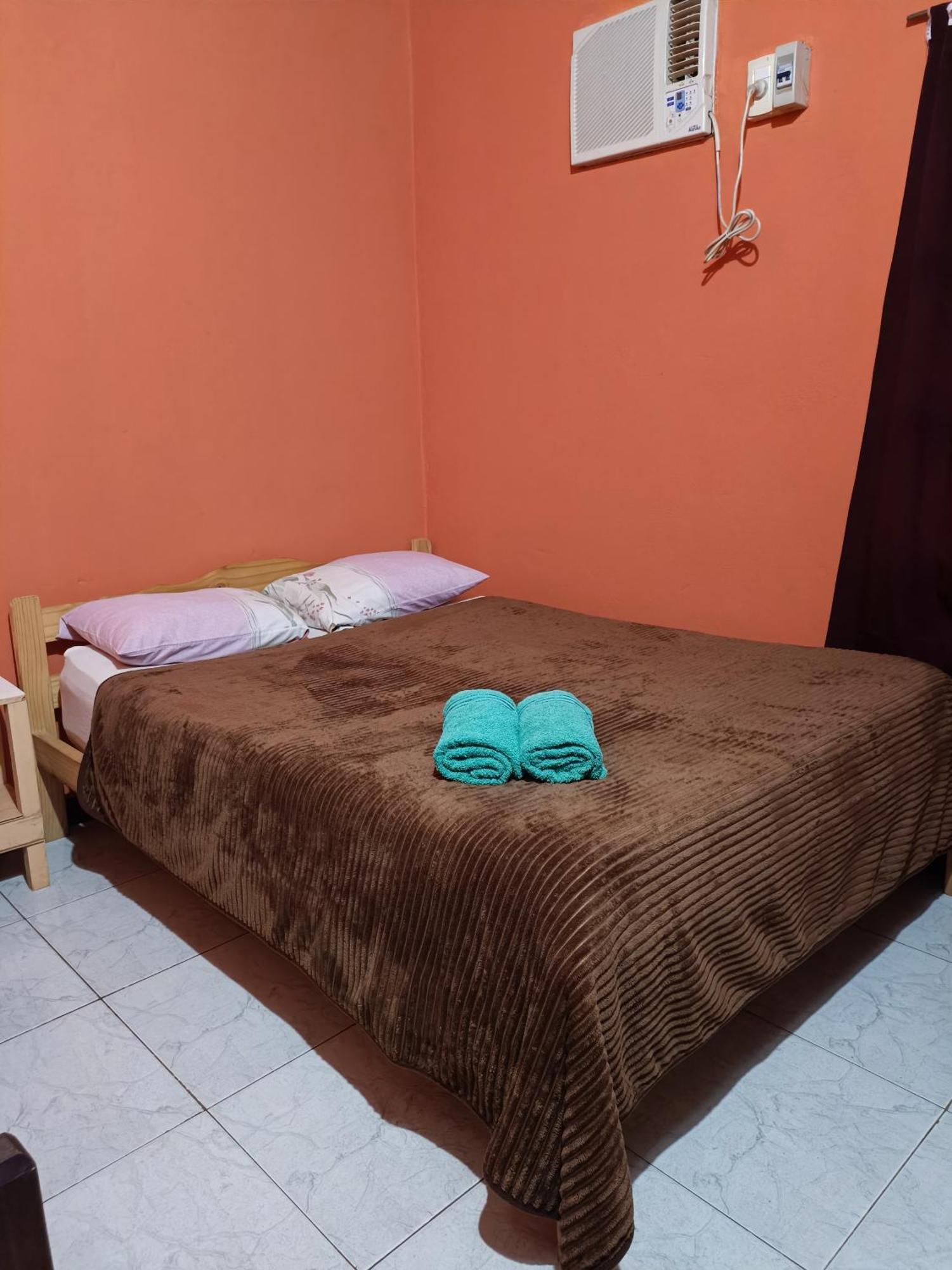 Alojamientos el Amanecer Puerto Iguazú Habitación foto